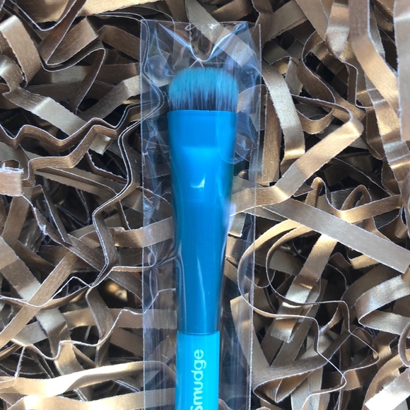 ROYAL & LANGNICKEL Crease/Smudge Brush - Picture 4 of 5